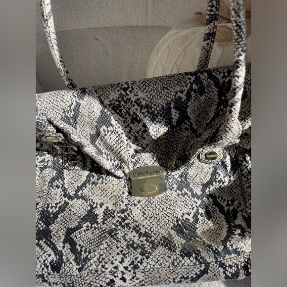 Marc Fisher Black and Cream Snakeskin Shoulder Bag NWOT no wear - Picture 3 of 6